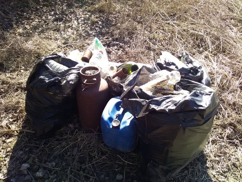 Pastrona, discarica a cielo aperto lungo il tratto che fiancheggia il Po